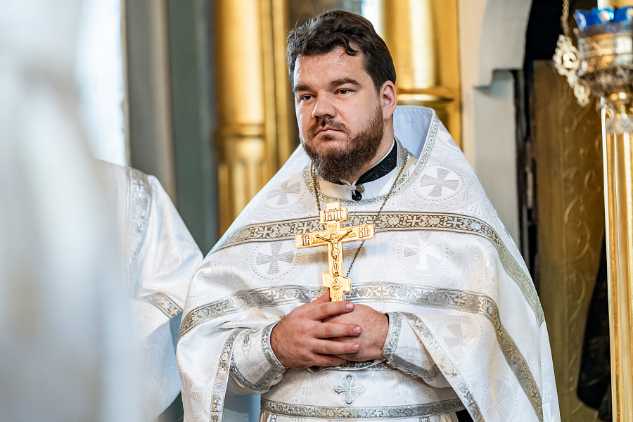 Архиерейское богослужение в Димитриевскую родительскую субботу в Успенском храме села Жилино г.о. Люберцы